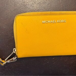 Michael Kors Wallet with gold Accents